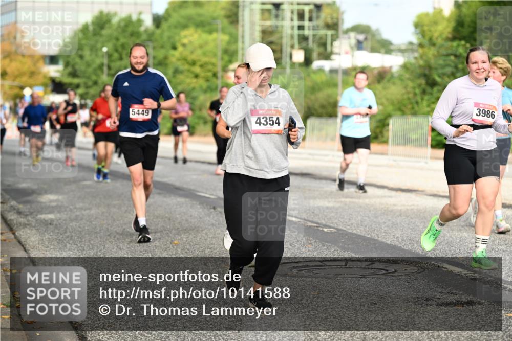 06.09.2026 - CURREX Alsterlauf Dr. Thomas Lammeyer http://msf.ph/oto/10141588 06.09.2026 10:10:34 Laufen 5449, 4354, 3986 meine-sportfotos.de