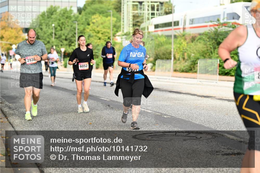 06.09.2026 - CURREX Alsterlauf Dr. Thomas Lammeyer http://msf.ph/oto/10141732 06.09.2026 10:10:50 Laufen 2938, 6052, 5957 meine-sportfotos.de