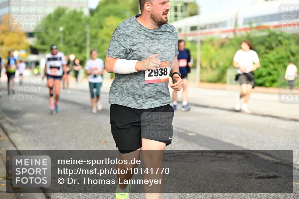 06.09.2026 - CURREX Alsterlauf Dr. Thomas Lammeyer http://msf.ph/oto/10141770 06.09.2026 10:10:54 Laufen 2938 meine-sportfotos.de