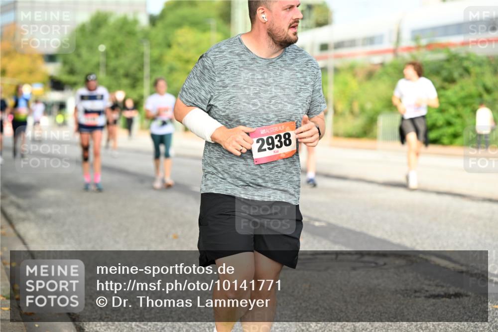 06.09.2026 - CURREX Alsterlauf Dr. Thomas Lammeyer http://msf.ph/oto/10141771 06.09.2026 10:10:54 Laufen 2938 meine-sportfotos.de