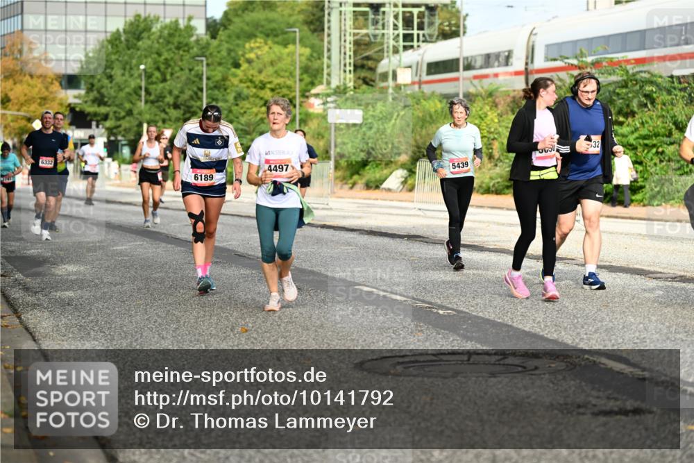 06.09.2026 - CURREX Alsterlauf Dr. Thomas Lammeyer http://msf.ph/oto/10141792 06.09.2026 10:10:56 Laufen 6332, 5741, 4497, 6189, 32, 5439 meine-sportfotos.de