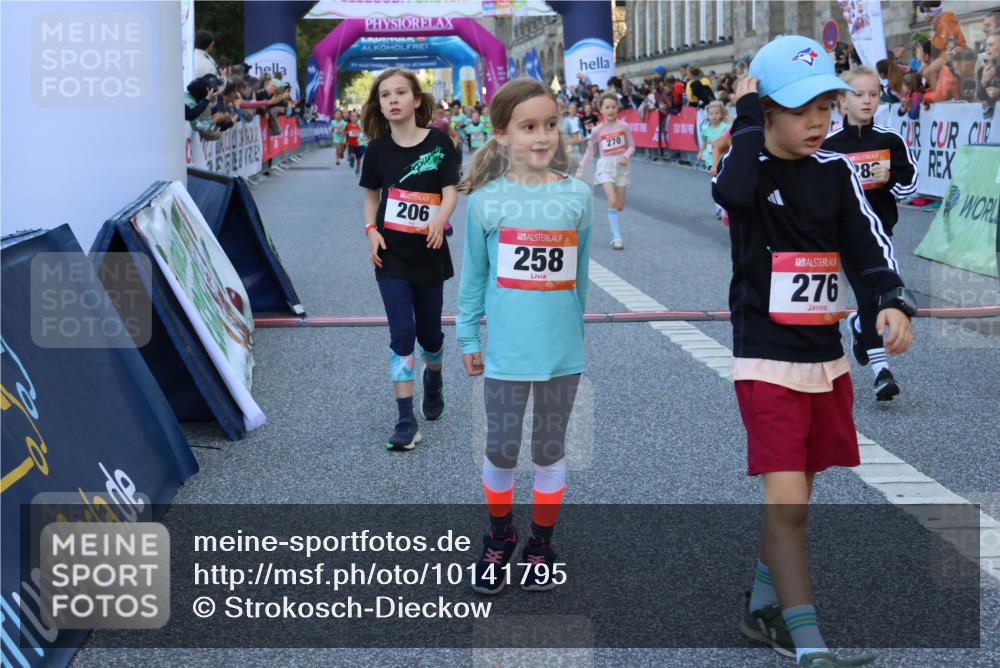 06.09.2026 - CURREX Alsterlauf Strokosch-Dieckow http://msf.ph/oto/10141795 06.09.2026 10:54:16 Ziel 206, 238, 258, 264, 270, 276, 283, 300, 312, 347, 365, 399, 416, 417, 431, 436, 440, 444, 446, 449, 455, 8087, 8113, 8174, 8253 meine-sportfotos.de