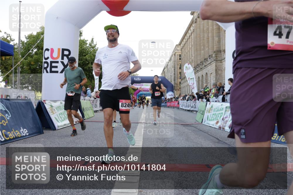 06.09.2026 - CURREX Alsterlauf Yannick Fuchs http://msf.ph/oto/10141804 06.09.2026 09:46:47 Ziel 2556, 3432, 3617, 4716, 4877, 4890, 5430, 8092, 8249 meine-sportfotos.de