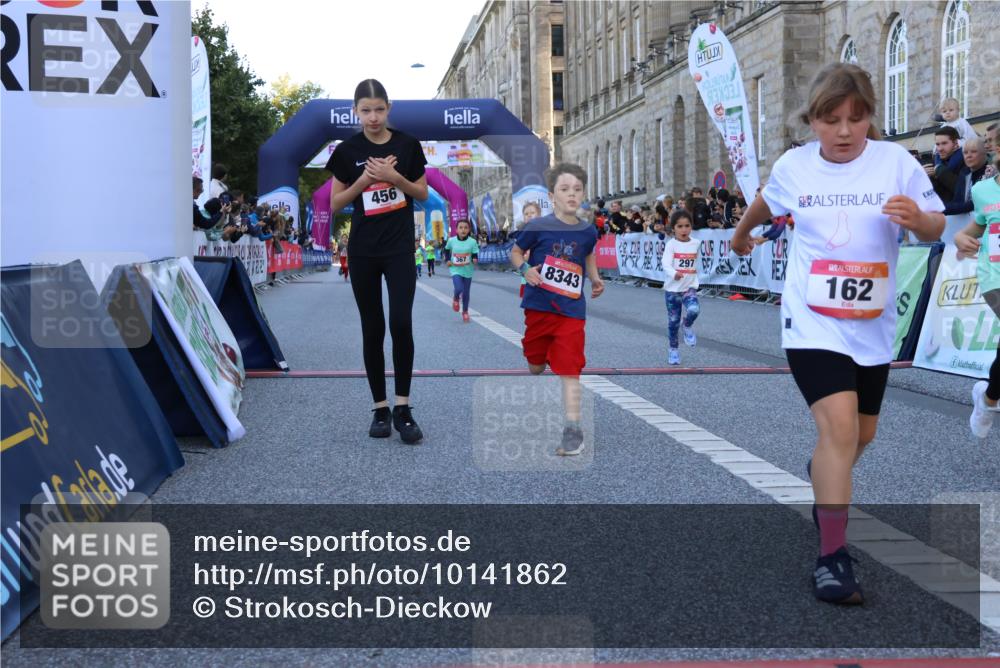 06.09.2026 - CURREX Alsterlauf Strokosch-Dieckow http://msf.ph/oto/10141862 06.09.2026 10:54:33 Ziel 162, 240, 267, 297, 304, 318, 326, 329, 333, 343, 351, 361, 367, 387, 456, 8343 meine-sportfotos.de