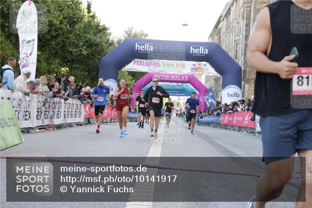 06.09.2026 - CURREX Alsterlauf Yannick Fuchs http://msf.ph/oto/10141917 06.09.2026 09:46:50 Ziel 2556, 3432, 3617, 3678, 4716, 4890, 5198, 6162, 6255, 8092, 8249 meine-sportfotos.de