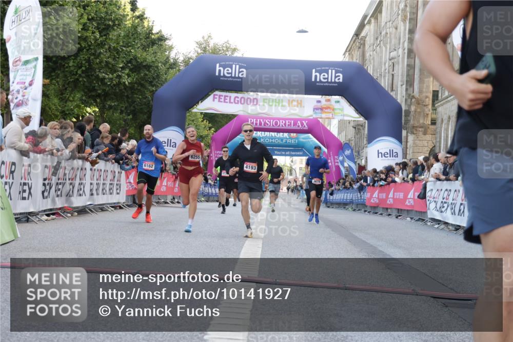 06.09.2026 - CURREX Alsterlauf Yannick Fuchs http://msf.ph/oto/10141927 06.09.2026 09:46:50 Ziel 2556, 3432, 3617, 3678, 4716, 4890, 5198, 6162, 6255, 8092, 8249 meine-sportfotos.de