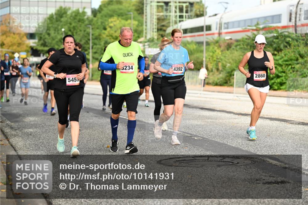 06.09.2026 - CURREX Alsterlauf Dr. Thomas Lammeyer http://msf.ph/oto/10141931 06.09.2026 10:11:10 Laufen 3879, 545, 4925, 3234, 4392, 2860 meine-sportfotos.de