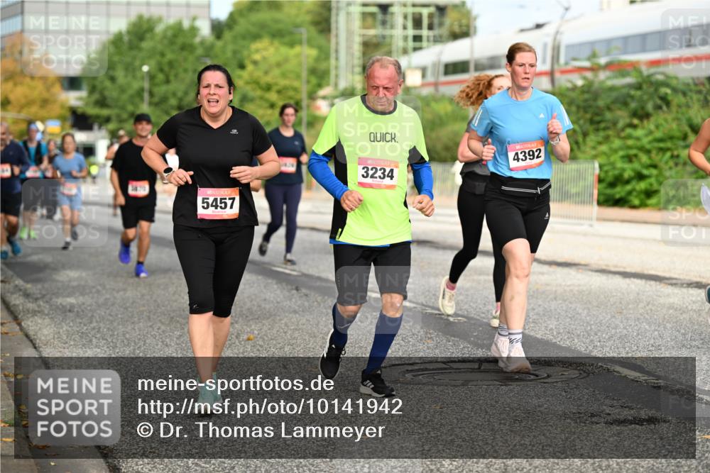 06.09.2026 - CURREX Alsterlauf Dr. Thomas Lammeyer http://msf.ph/oto/10141942 06.09.2026 10:11:11 Laufen 3470, 5457, 3234, 4392 meine-sportfotos.de