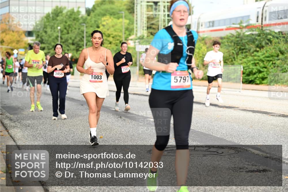 06.09.2026 - CURREX Alsterlauf Dr. Thomas Lammeyer http://msf.ph/oto/10142033 06.09.2026 10:11:21 Laufen 10, 5476, 3456, 1003, 2503, 5797, 5896 meine-sportfotos.de