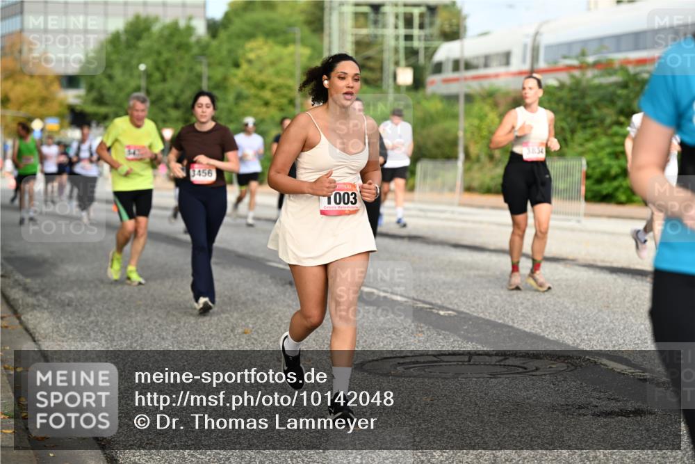 06.09.2026 - CURREX Alsterlauf Dr. Thomas Lammeyer http://msf.ph/oto/10142048 06.09.2026 10:11:22 Laufen 3456, 1003, 3834 meine-sportfotos.de