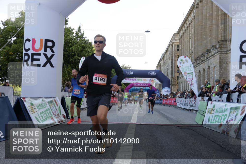 06.09.2026 - CURREX Alsterlauf Yannick Fuchs http://msf.ph/oto/10142090 06.09.2026 09:46:52 Ziel 3432, 3678, 4311, 4716, 4890, 5198, 5731, 6162, 6255, 8092, 8249 meine-sportfotos.de