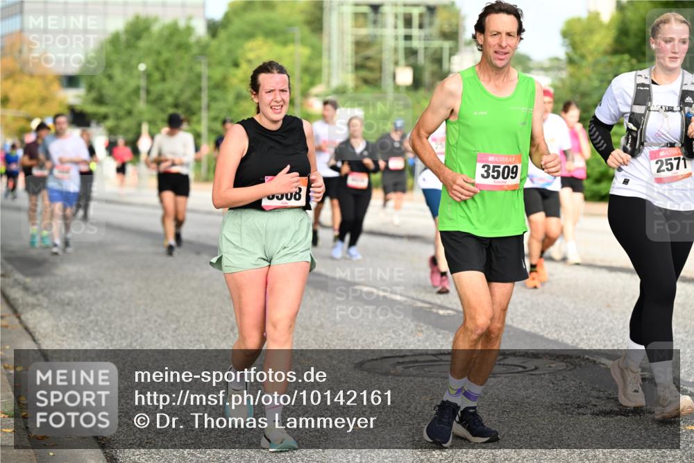 06.09.2026 - CURREX Alsterlauf Dr. Thomas Lammeyer http://msf.ph/oto/10142161 06.09.2026 10:11:34 Laufen 3509, 2571 meine-sportfotos.de