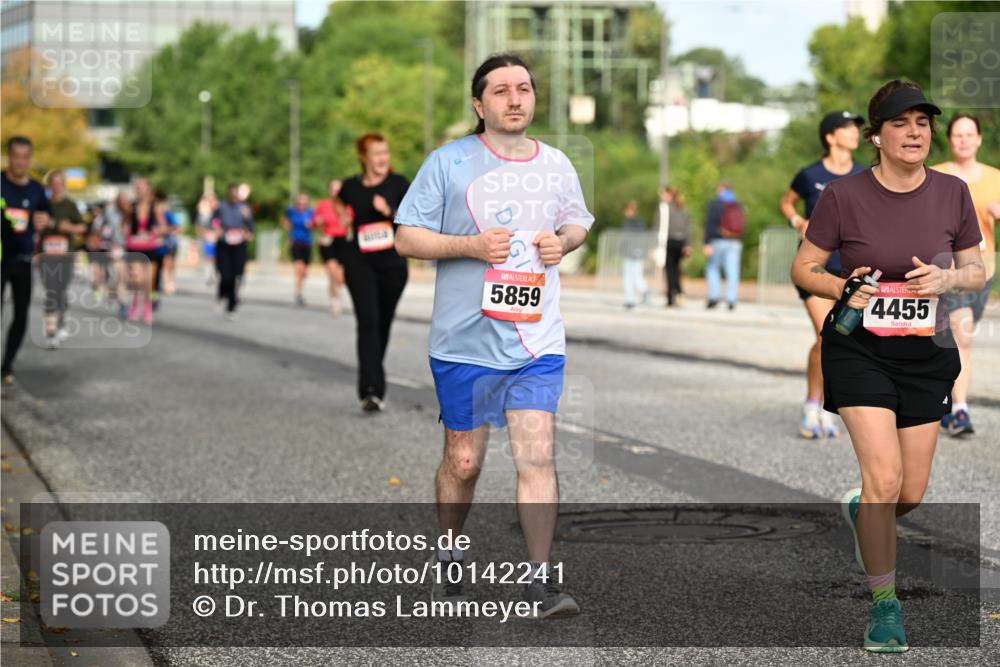 06.09.2026 - CURREX Alsterlauf Dr. Thomas Lammeyer http://msf.ph/oto/10142241 06.09.2026 10:11:42 Laufen 5859, 4455 meine-sportfotos.de