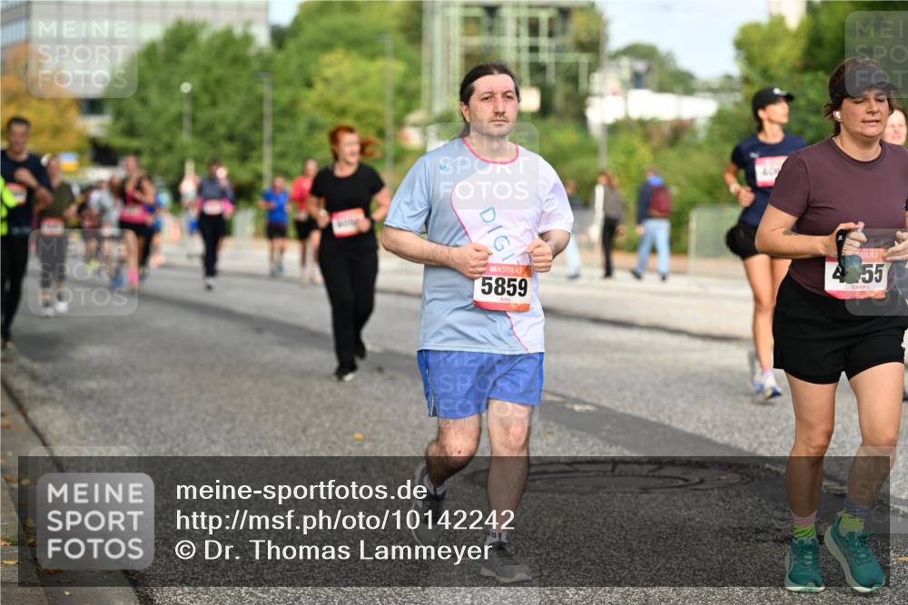 06.09.2026 - CURREX Alsterlauf Dr. Thomas Lammeyer http://msf.ph/oto/10142242 06.09.2026 10:11:42 Laufen 5859, 40, 4, 55 meine-sportfotos.de