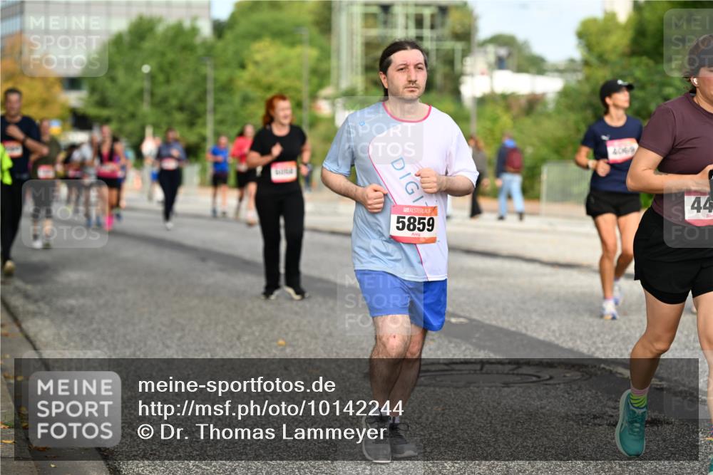 06.09.2026 - CURREX Alsterlauf Dr. Thomas Lammeyer http://msf.ph/oto/10142244 06.09.2026 10:11:42 Laufen 193, 5859, 4069, 44 meine-sportfotos.de
