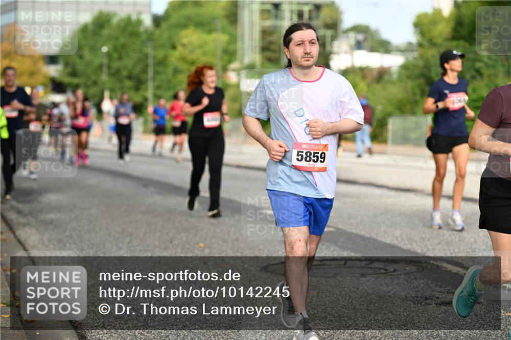 06.09.2026 - CURREX Alsterlauf Dr. Thomas Lammeyer http://msf.ph/oto/10142245 06.09.2026 10:11:42 Laufen 5859 meine-sportfotos.de