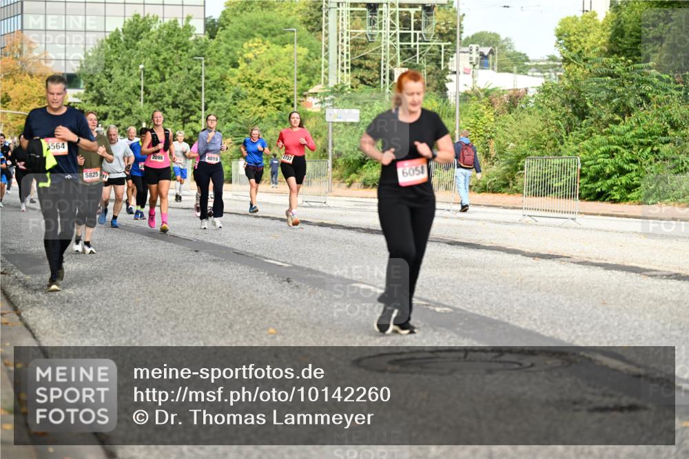06.09.2026 - CURREX Alsterlauf Dr. Thomas Lammeyer http://msf.ph/oto/10142260 06.09.2026 10:11:44 Laufen 5564, 2098, 5825, 4019, 2737, 605 meine-sportfotos.de