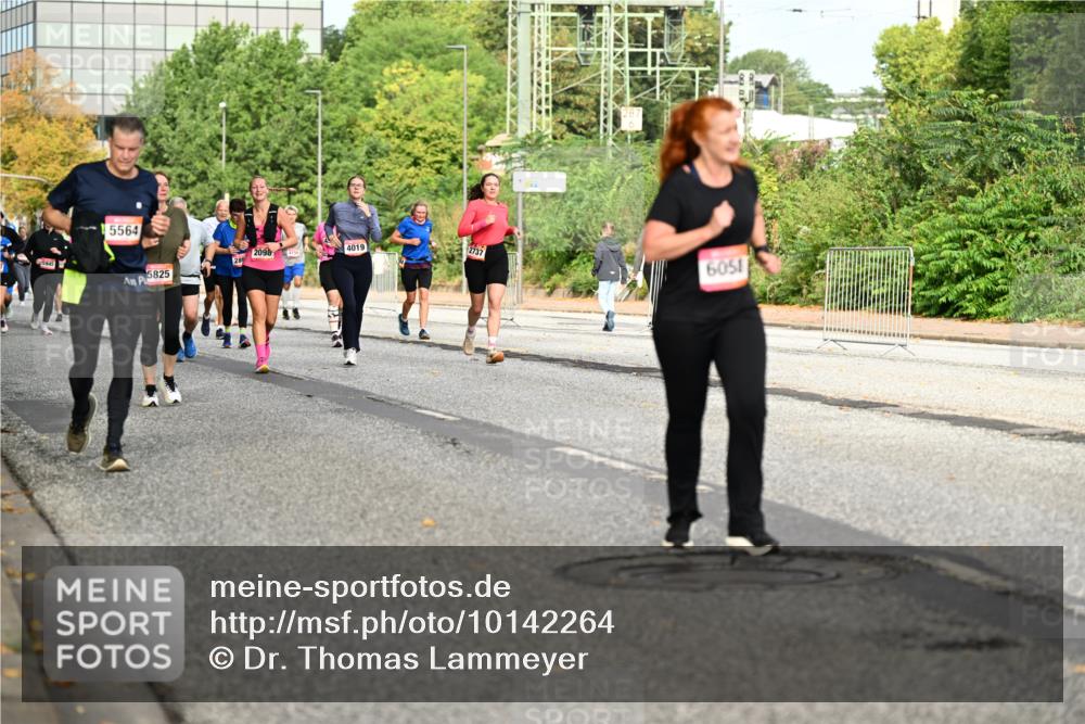 06.09.2026 - CURREX Alsterlauf Dr. Thomas Lammeyer http://msf.ph/oto/10142264 06.09.2026 10:11:44 Laufen 5564, 4019, 2098, 4156, 2737, 5945, 5825, 6051 meine-sportfotos.de
