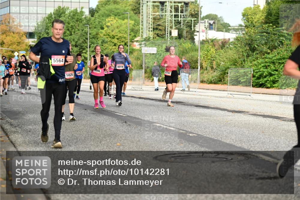 06.09.2026 - CURREX Alsterlauf Dr. Thomas Lammeyer http://msf.ph/oto/10142281 06.09.2026 10:11:46 Laufen 5945, 5564, 4019, 2098, 2737, 2881, 5825 meine-sportfotos.de
