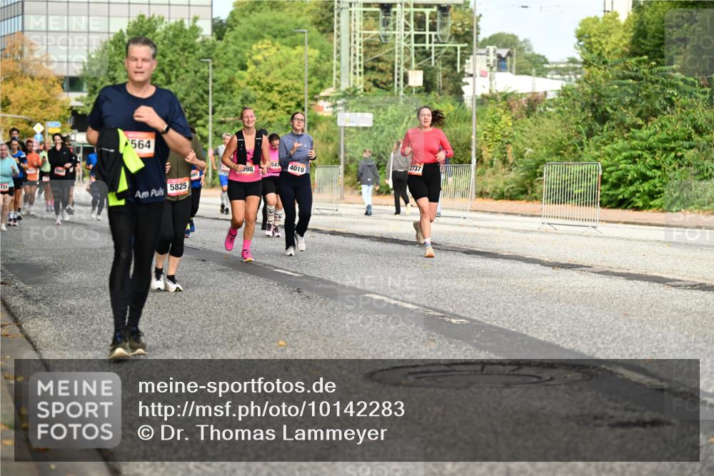 06.09.2026 - CURREX Alsterlauf Dr. Thomas Lammeyer http://msf.ph/oto/10142283 06.09.2026 10:11:46 Laufen 733, 3945, 564, 547, 98, 4019, 5825, 2737 meine-sportfotos.de