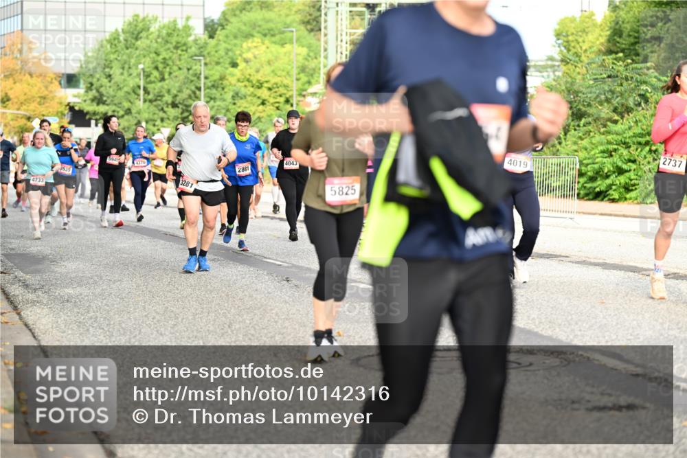 06.09.2026 - CURREX Alsterlauf Dr. Thomas Lammeyer http://msf.ph/oto/10142316 06.09.2026 10:11:49 Laufen 539, 4733, 5945, 4370, 3281, 2881, 4043, 5825, 4019, 2737 meine-sportfotos.de