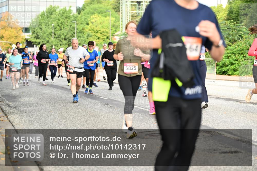 06.09.2026 - CURREX Alsterlauf Dr. Thomas Lammeyer http://msf.ph/oto/10142317 06.09.2026 10:11:49 Laufen 4733, 945, 3539, 4370, 2881, 4043, 3281, 5825, 64, 019, 2 meine-sportfotos.de
