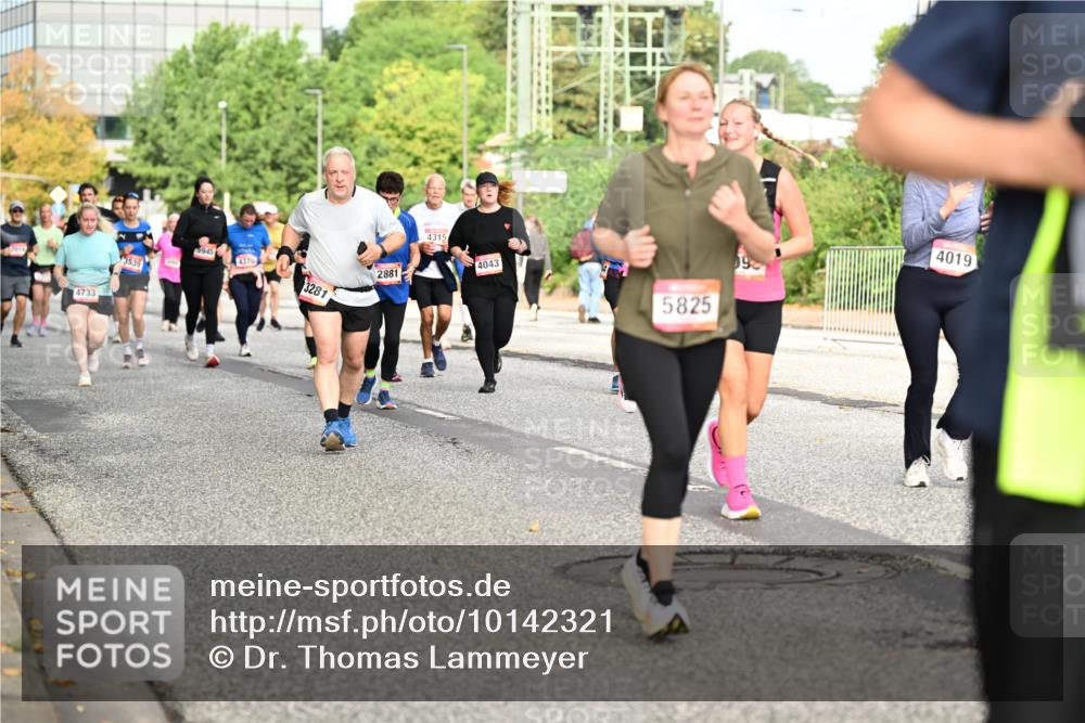 06.09.2026 - CURREX Alsterlauf Dr. Thomas Lammeyer http://msf.ph/oto/10142321 06.09.2026 10:11:50 Laufen 4733, 5945, 4370, 3281, 2881, 4315, 4043, 5825, 9, 4019 meine-sportfotos.de