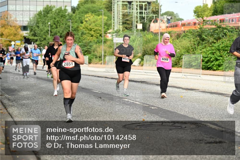 06.09.2026 - CURREX Alsterlauf Dr. Thomas Lammeyer http://msf.ph/oto/10142458 06.09.2026 10:12:04 Laufen 5849, 2851, 6022, 6068 meine-sportfotos.de