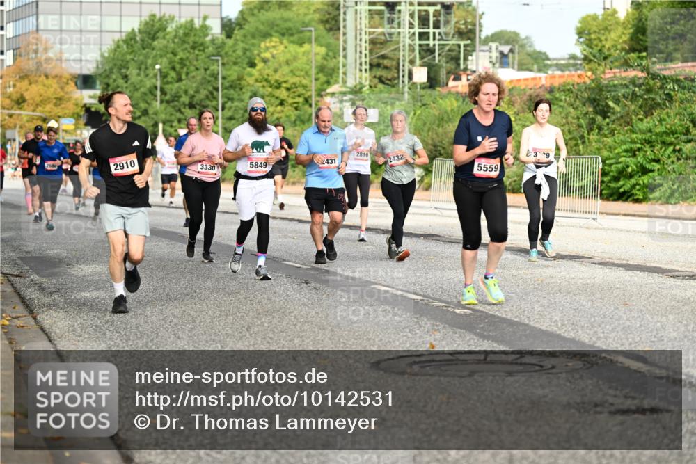 06.09.2026 - CURREX Alsterlauf Dr. Thomas Lammeyer http://msf.ph/oto/10142531 06.09.2026 10:12:12 Laufen 2810, 2910, 3330, 5849, 2431, 2432, 3, 9, 5559 meine-sportfotos.de