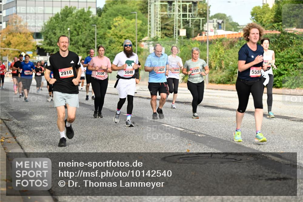 06.09.2026 - CURREX Alsterlauf Dr. Thomas Lammeyer http://msf.ph/oto/10142540 06.09.2026 10:12:12 Laufen 2880, 2910, 3330, 5849, 431, 810, 2432, 5559 meine-sportfotos.de