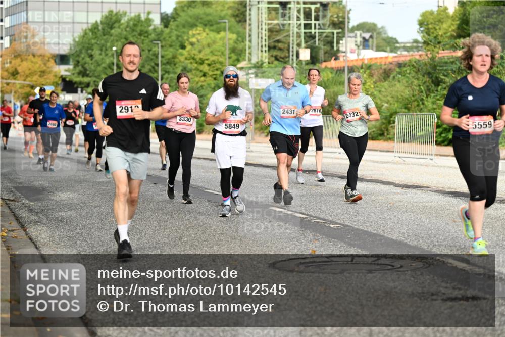 06.09.2026 - CURREX Alsterlauf Dr. Thomas Lammeyer http://msf.ph/oto/10142545 06.09.2026 10:12:13 Laufen 2880, 291, 3330, 5849, 2431, 2810, 2432, 5559 meine-sportfotos.de