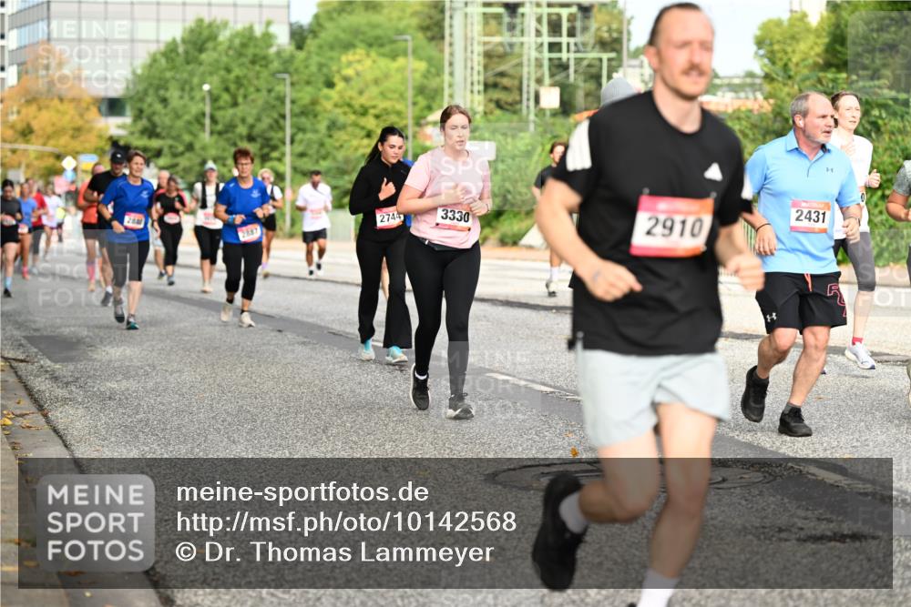 06.09.2026 - CURREX Alsterlauf Dr. Thomas Lammeyer http://msf.ph/oto/10142568 06.09.2026 10:12:15 Laufen 2887, 2744, 3330, 2910, 2431 meine-sportfotos.de