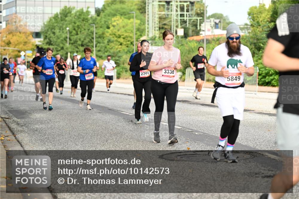 06.09.2026 - CURREX Alsterlauf Dr. Thomas Lammeyer http://msf.ph/oto/10142573 06.09.2026 10:12:16 Laufen 288, 2887, 2744, 3330, 6461, 5849 meine-sportfotos.de