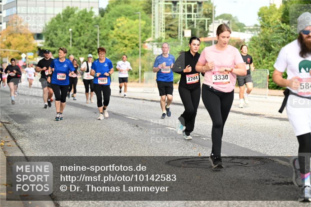 06.09.2026 - CURREX Alsterlauf Dr. Thomas Lammeyer http://msf.ph/oto/10142583 06.09.2026 10:12:17 Laufen 2880, 2887, 2888, 2744, 3330, 584 meine-sportfotos.de