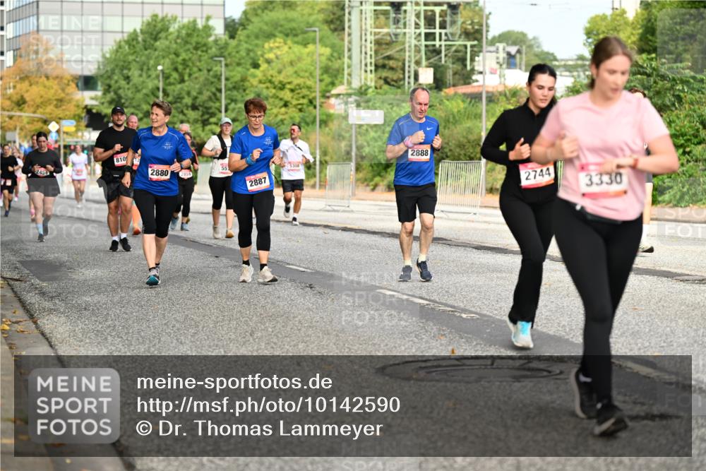 06.09.2026 - CURREX Alsterlauf Dr. Thomas Lammeyer http://msf.ph/oto/10142590 06.09.2026 10:12:18 Laufen 2454, 810, 2880, 55, 2887, 5308, 2888, 2744, 3330 meine-sportfotos.de