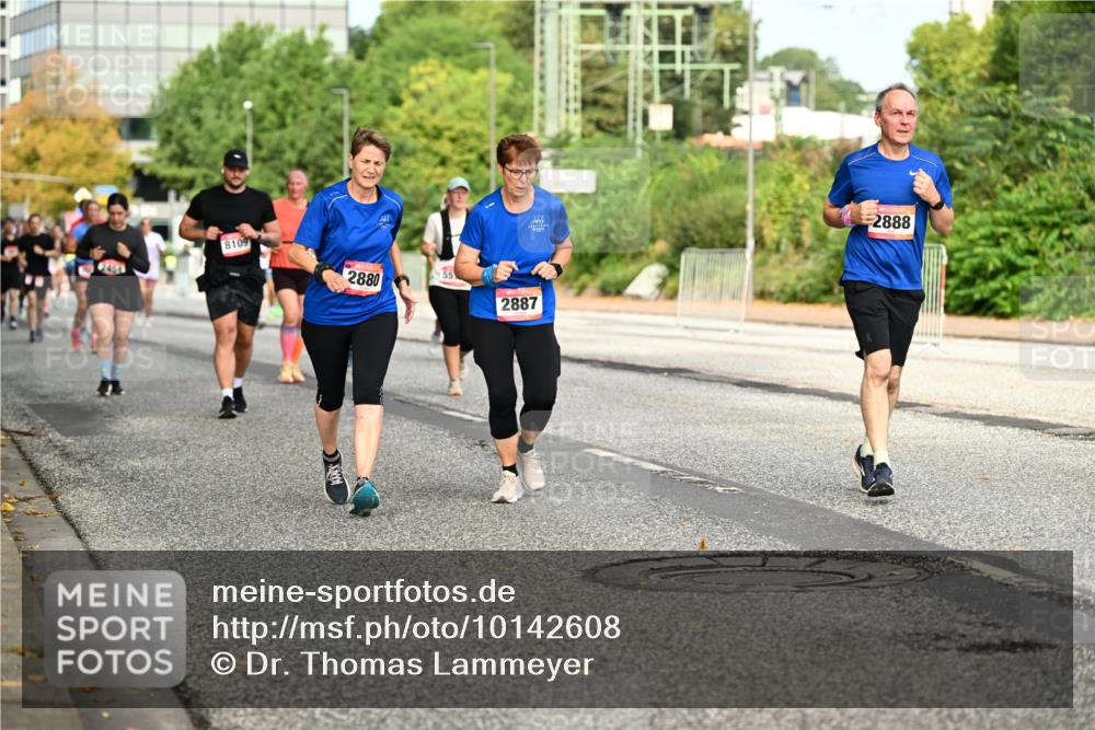 06.09.2026 - CURREX Alsterlauf Dr. Thomas Lammeyer http://msf.ph/oto/10142608 06.09.2026 10:12:20 Laufen 8109, 2880, 2887, 2888 meine-sportfotos.de