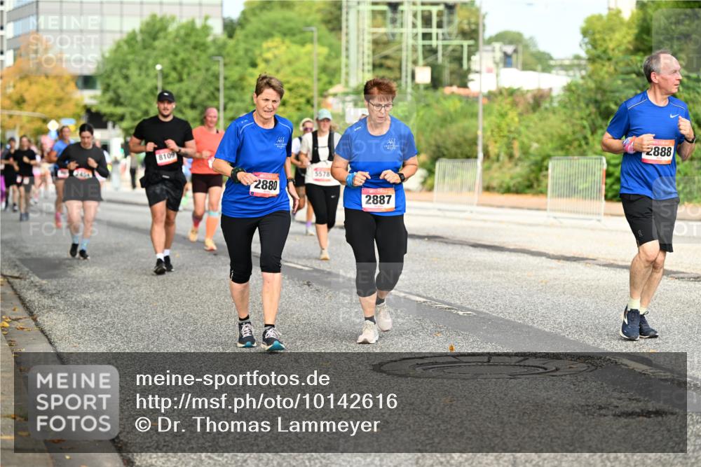 06.09.2026 - CURREX Alsterlauf Dr. Thomas Lammeyer http://msf.ph/oto/10142616 06.09.2026 10:12:20 Laufen 8109, 2880, 3578, 2887, 2888 meine-sportfotos.de