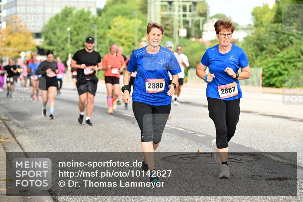 06.09.2026 - CURREX Alsterlauf Dr. Thomas Lammeyer http://msf.ph/oto/10142627 06.09.2026 10:12:22 Laufen 2880, 2887 meine-sportfotos.de