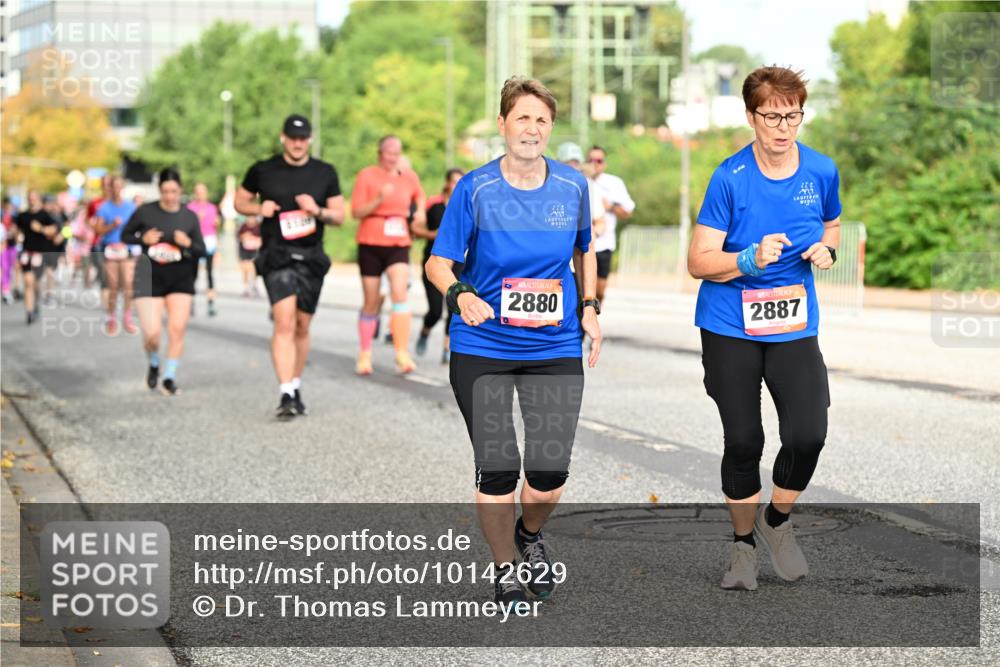 06.09.2026 - CURREX Alsterlauf Dr. Thomas Lammeyer http://msf.ph/oto/10142629 06.09.2026 10:12:22 Laufen 2880, 2887 meine-sportfotos.de