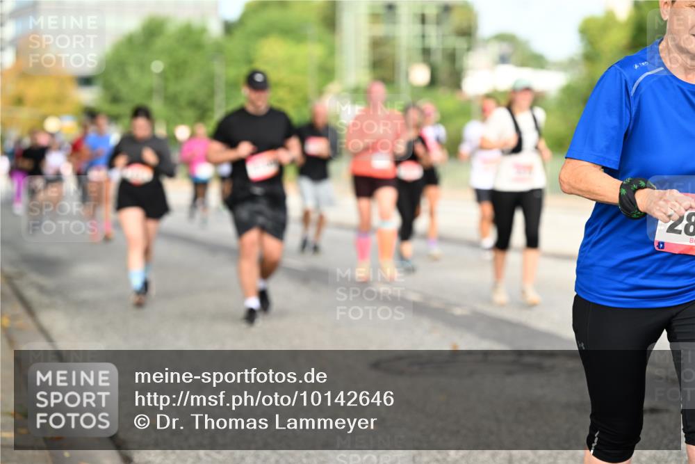 06.09.2026 - CURREX Alsterlauf Dr. Thomas Lammeyer http://msf.ph/oto/10142646 06.09.2026 10:12:23 Laufen 18 meine-sportfotos.de