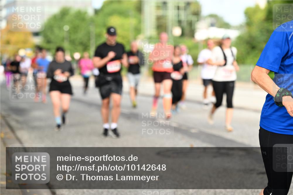 06.09.2026 - CURREX Alsterlauf Dr. Thomas Lammeyer http://msf.ph/oto/10142648 06.09.2026 10:12:23 Laufen  meine-sportfotos.de