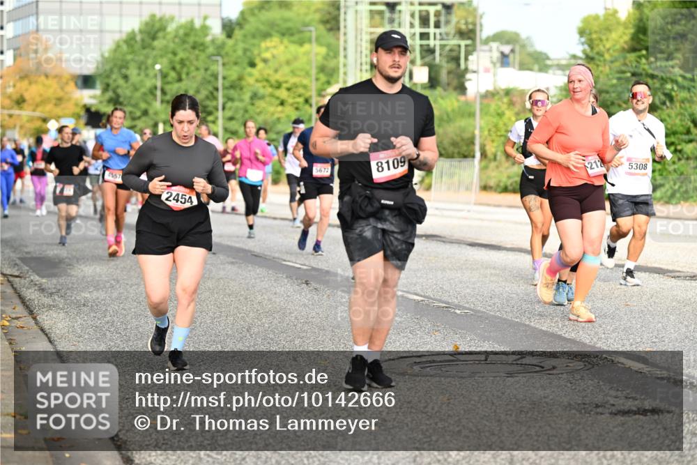 06.09.2026 - CURREX Alsterlauf Dr. Thomas Lammeyer http://msf.ph/oto/10142666 06.09.2026 10:12:25 Laufen 1567, 2454, 5672, 8109, 212, 5308 meine-sportfotos.de