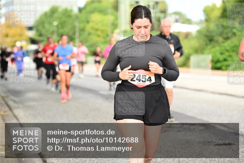 06.09.2026 - CURREX Alsterlauf Dr. Thomas Lammeyer http://msf.ph/oto/10142688 06.09.2026 10:12:28 Laufen 2454 meine-sportfotos.de