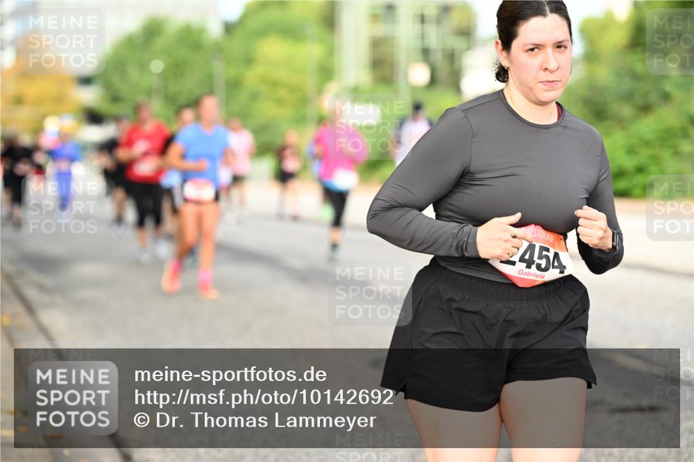 06.09.2026 - CURREX Alsterlauf Dr. Thomas Lammeyer http://msf.ph/oto/10142692 06.09.2026 10:12:28 Laufen 2454 meine-sportfotos.de