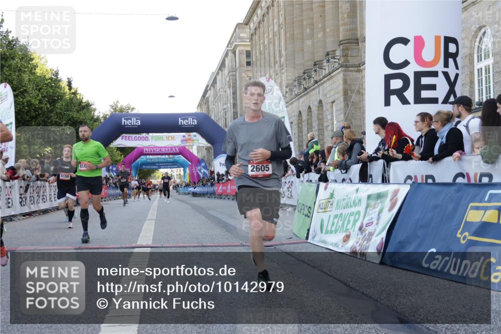 06.09.2026 - CURREX Alsterlauf Yannick Fuchs http://msf.ph/oto/10142979 06.09.2026 09:47:04 Ziel 2072, 2210, 2569, 2605, 4460, 5705, 6150, 8104, 8125 meine-sportfotos.de