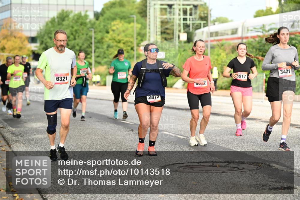 06.09.2026 - CURREX Alsterlauf Dr. Thomas Lammeyer http://msf.ph/oto/10143518 06.09.2026 10:14:12 Laufen 8001, 4867, 6321, 2872, 3917, 3421 meine-sportfotos.de