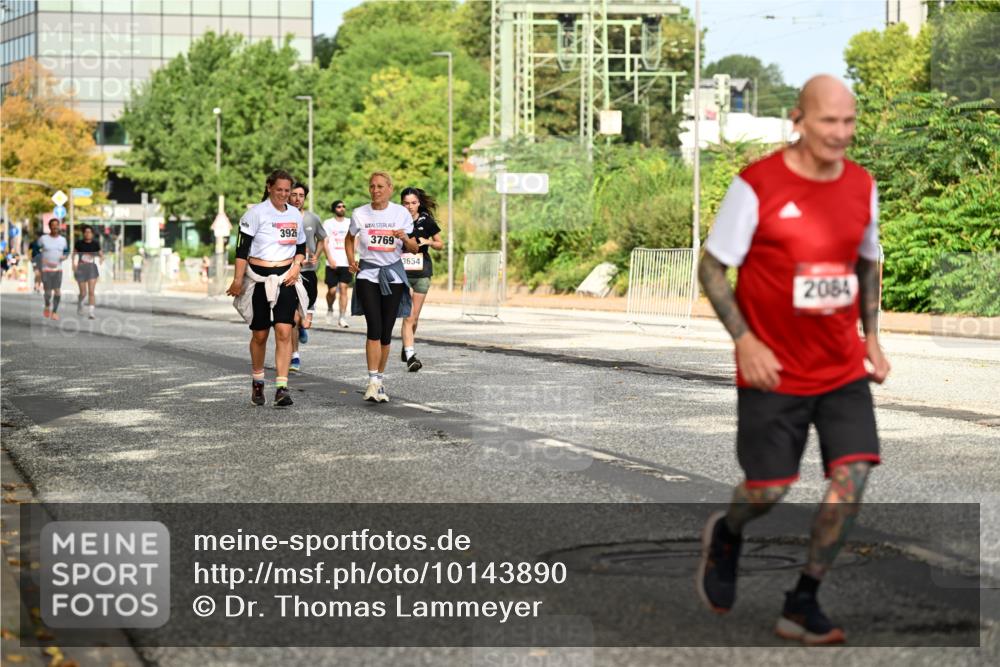 06.09.2026 - CURREX Alsterlauf Dr. Thomas Lammeyer http://msf.ph/oto/10143890 06.09.2026 10:15:06 Laufen 3926, 3769, 3654, 2084 meine-sportfotos.de
