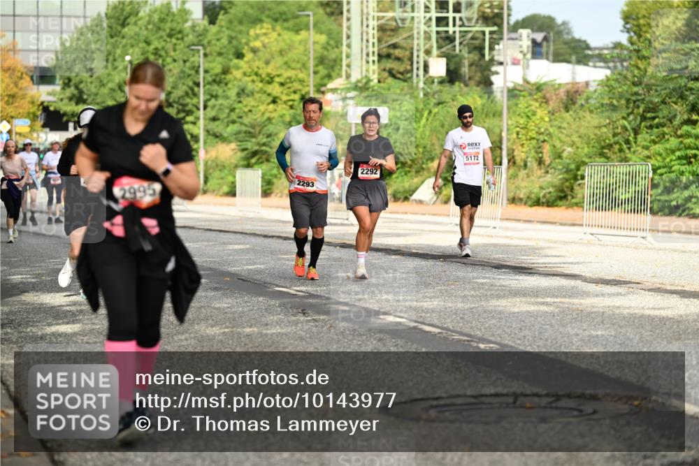 06.09.2026 - CURREX Alsterlauf Dr. Thomas Lammeyer http://msf.ph/oto/10143977 06.09.2026 10:15:18 Laufen 2293, 2995, 2292, 5172 meine-sportfotos.de
