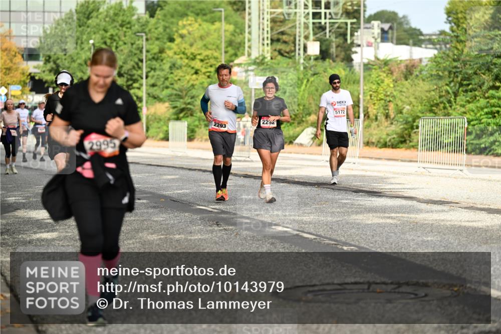 06.09.2026 - CURREX Alsterlauf Dr. Thomas Lammeyer http://msf.ph/oto/10143979 06.09.2026 10:15:19 Laufen 2995, 2292, 2293, 5172 meine-sportfotos.de