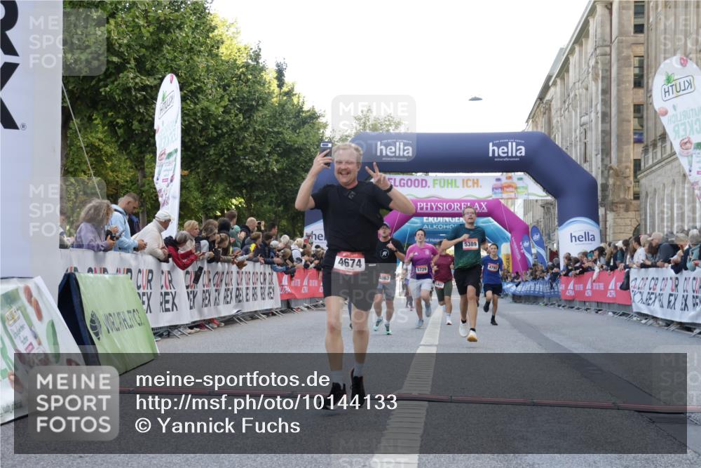 06.09.2026 - CURREX Alsterlauf Yannick Fuchs http://msf.ph/oto/10144133 06.09.2026 09:47:24 Ziel 2106, 2807, 4441, 4674, 4863, 5389, 5407, 5645, 5729, 6021, 6172 meine-sportfotos.de
